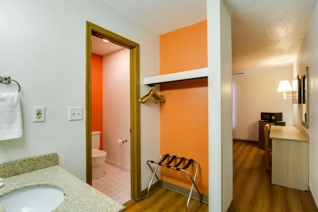 Standard, 2 Queen Beds, Motel6 Waukegan, IL 6/10