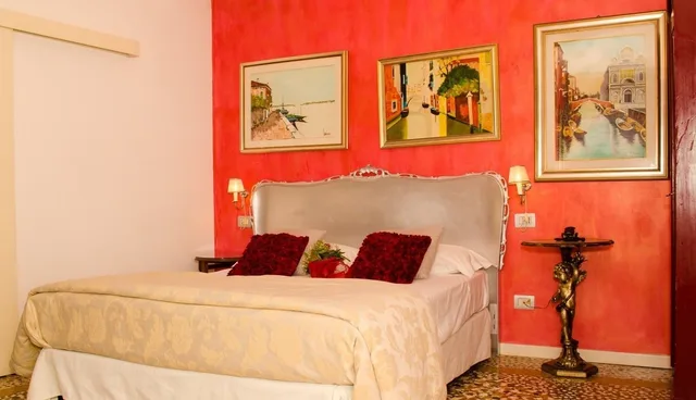 غرفة كلاسيكية بسرير مزدوج أو سريرين منفصلين، Relais Alcova del Doge 2/5