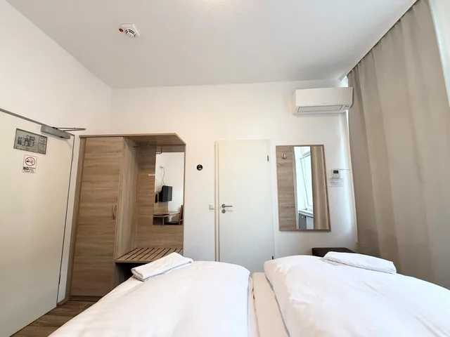 غرفة قياسية بسرير مزدوج أو سريرين منفصلين، Central Hotel Duisburg 4/10
