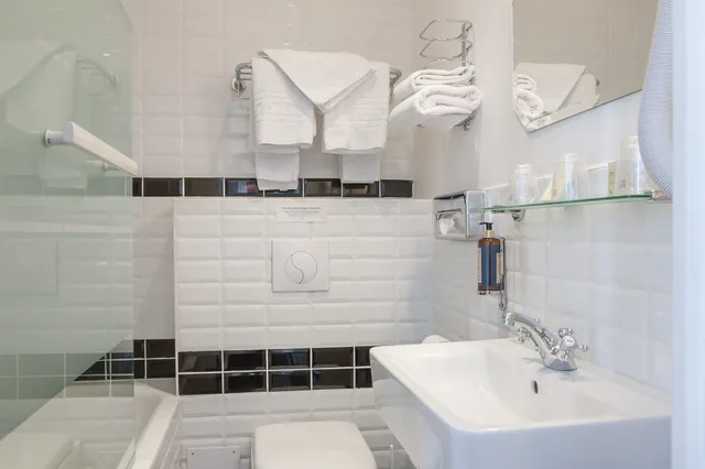 غرفة صغيرة بسرير مزدوج، Hotel Le Charleston 5/7
