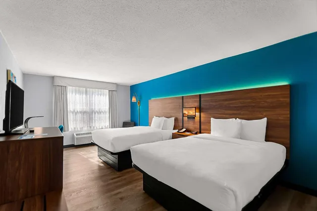 غرفة بسريرين مزدوجين في طابق مرتفع، Clarion Inn Falls Church-Arlington 5/8