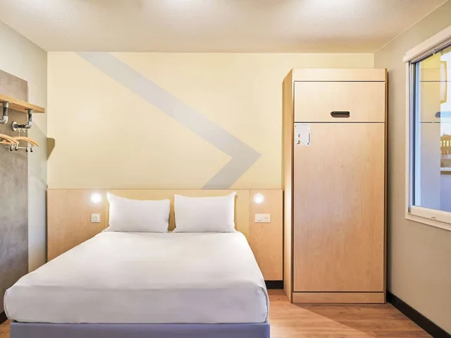 غرفة بسرير مزدوج وسرير بطابقين، Ibis Budget Issy Les Moulineaux 2/10