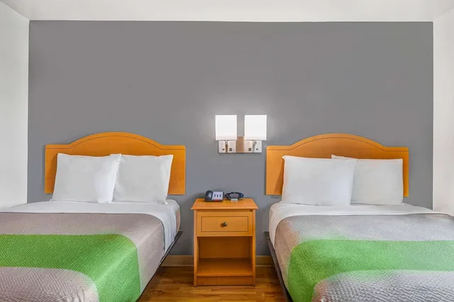 جناح بسريرين مزدوجين لذوي الإعاقة، Studio6 Opelika, AL - Auburn Al 2/2