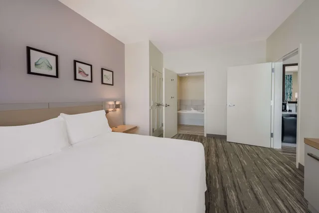 جناح بسرير كينج بغرفة نوم واحدة لذوي الإعاقة، Hilton Garden Inn Rockford 1/2