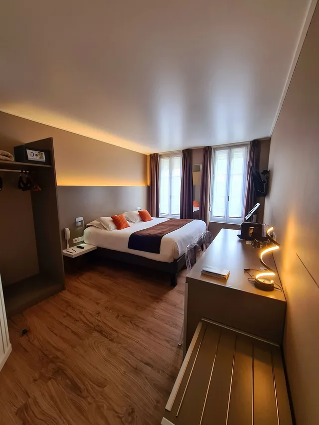 1 Bedroom, Triple, 1 Double and 1 Single Bed, Hotel Le Renard 2/10