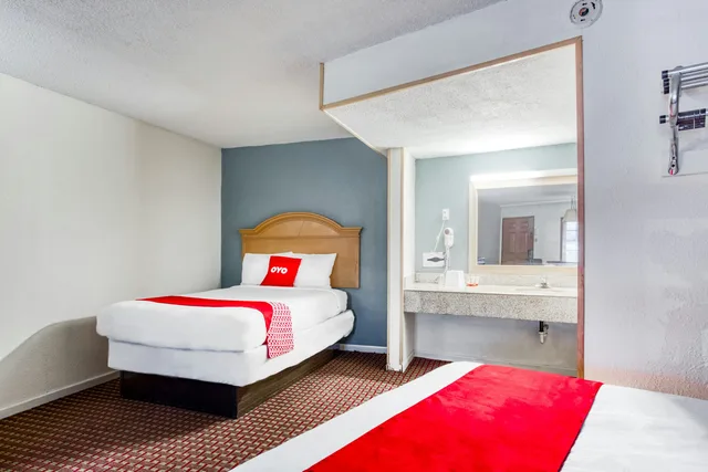 غرفة بسريرين فرديين، OYO Hotel Bald Knob near Searcy AR 1/10