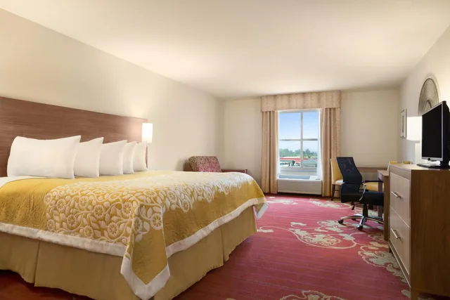 غرفة ديلوكس بسرير كينج، Days Inn And Suites Belmont 1/6
