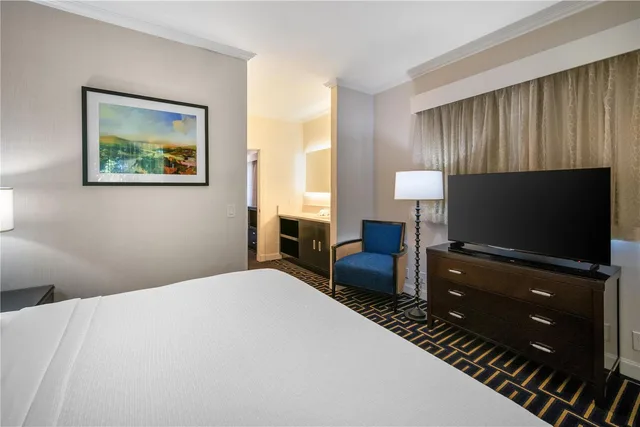 Suite, King Bed, Sofa, Balcony, Best Western Plus Palm Court Hotel 2/3