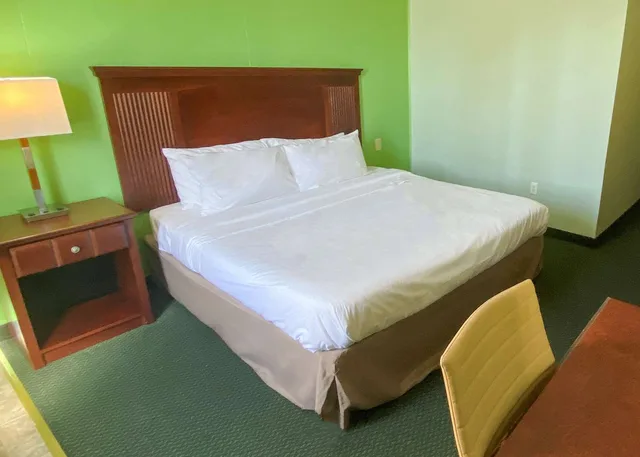 غرفة بسرير كينج، Knights Inn Lake City Fl 2/2