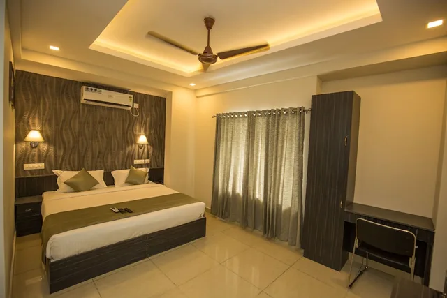 Standard, Queen Bed, South Gate Residency 1/5