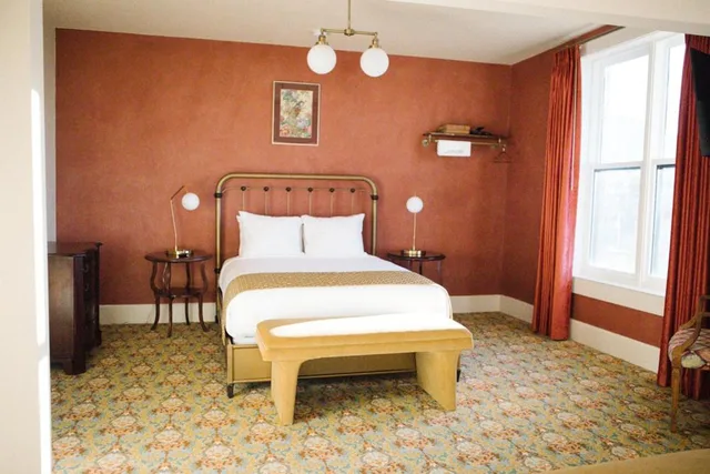 غرفة قياسية بسرير كينج وسرير كوين، Belvada Hotel 1/8