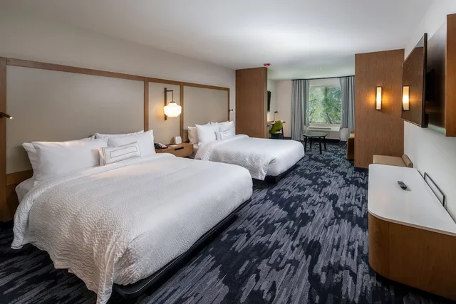 جناح بسريرين كوين مع أريكة لذوي الإعاقة، Fairfield Inn Suites Little Rock Airport 2/4