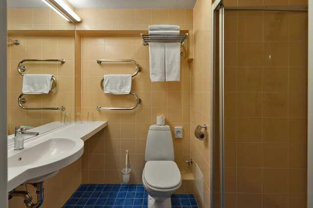 غرفة قياسية بسريرين منفصلين، Art City Inn 6/6