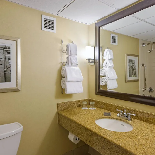 غرفة بسريرين مزدوجين في طابق مرتفع، Houston Marriott Uptown by the Galleria 3/6