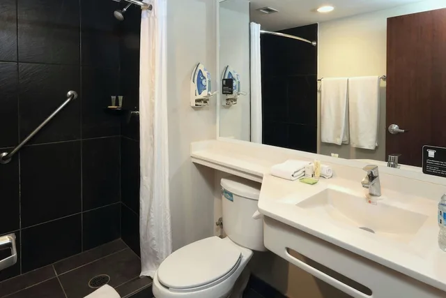 غرفة بسريرين مزدوجين، City Express Plus by Marriott Monterrey Galerias 9/9