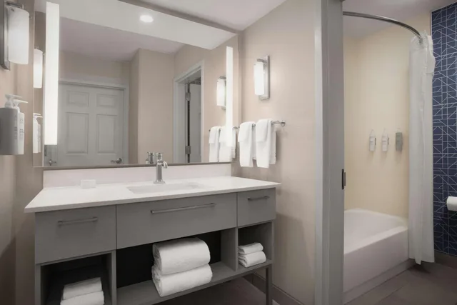 جناح بسريرين مزدوجين بغرفة نوم واحدة مع أريكة، Homewood Suites by Hilton Alexandria / Pentagon South 3/4