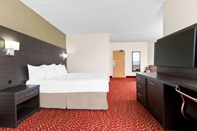Room, King Bed, Bay View, Sofa، Best Western Inn On The Bay 2/4