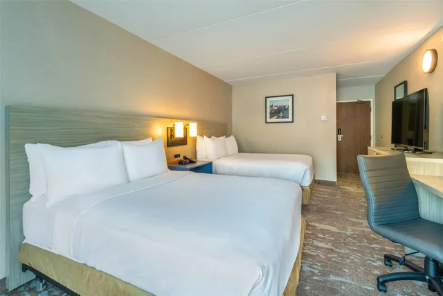 Upgrade, 2 Double Beds، Comfort Inn Kingston - Highway 401 2/6