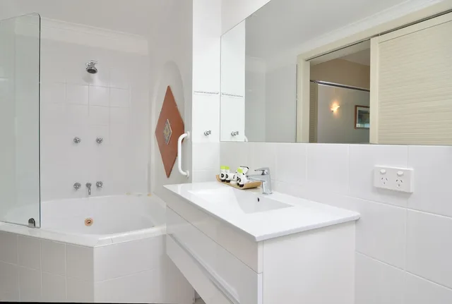 1 Bedroom, King Bed, Pool View, Adult Only، LE CHER DU MONDE 4/4