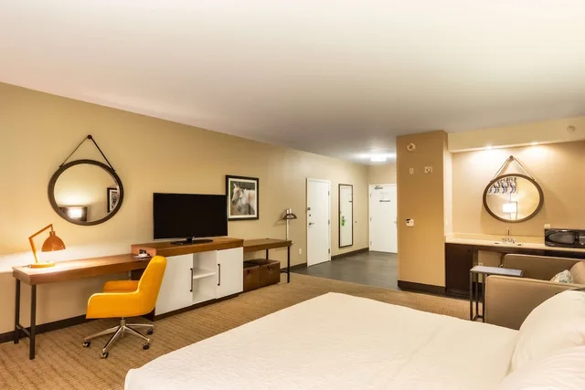 استوديو بسرير كينج مع أريكة لذوي الإعاقة، Hampton Inn Laramie 3/8