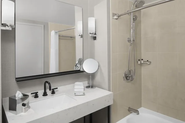 غرفة بسريرين مزدوجين بإطلالة على النهر والمدينة، Hyatt Regency Jersey City on the Hudson 5/7