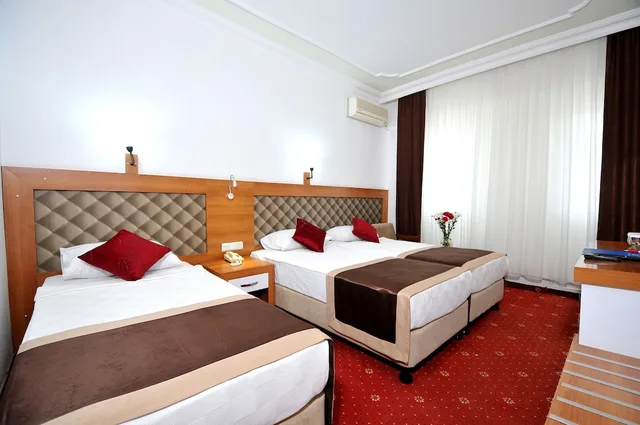 غرفة قياسية بسريرين منفصلين بغرفة نوم واحدة بإطلالة جزئية على البحر، Ramira Beach Hotel 1/7