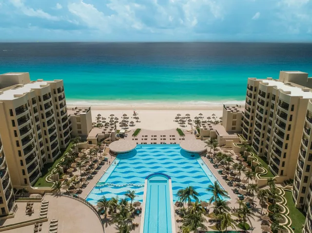 2 Bedrooms, Master, Suite, 1 King and 2 Double Beds, Sea View، The Royal Sands All Inclusive Resort & Spa 1/1