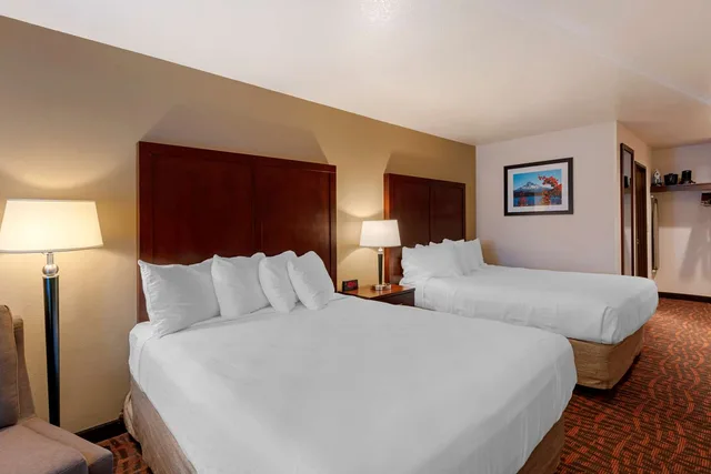 Room, 2 Queen Beds, Pool Side، Best Western Pony Soldier Inn - Airport 3/4