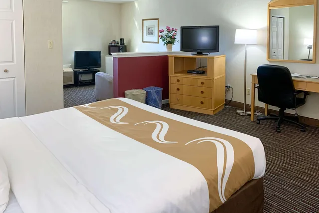 جناح بسرير كينج، Quality Inn Near Toms River Corporate Park 5/6
