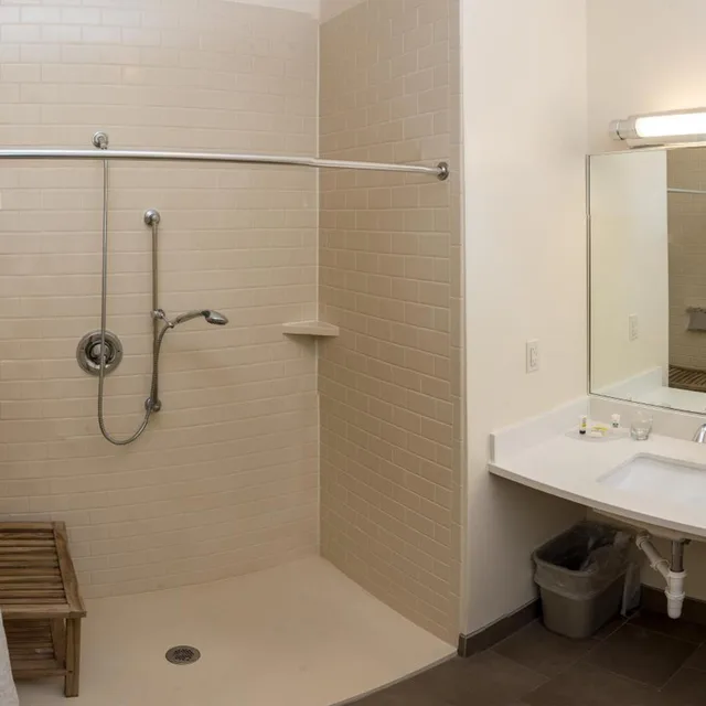 جناح لذوي الإعاقة، Candlewood Suites St. Joseph Benton Harbor 3/4