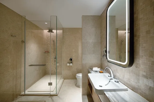 غرفة قياسية بسريرين منفصلين بإطلالة على البحيرة، Crowne Plaza Huzhou 4/5
