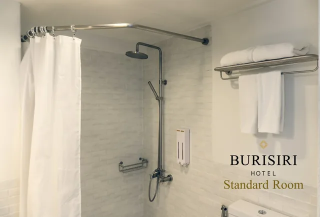 غرفة قياسية بسرير كينج، Buri Siri Hotel 3/3
