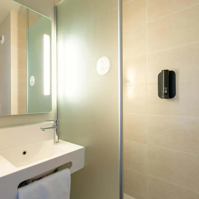 غرفة رباعية، B And B Hotel Montelimar Sud 9/9
