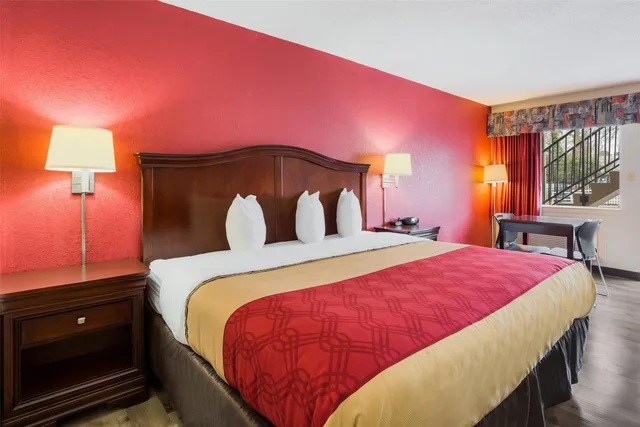 غرفة بسرير كينج، Econo Lodge Williamsburg Historic Area 1/2