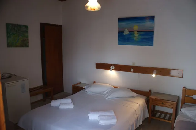 غرفة أساسية ثلاثية بسرير مزدوج وسرير فردي، Hotel Eleftheria 4/5
