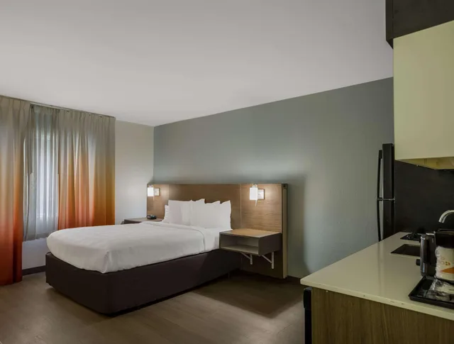 غرفة بسرير كوين، MainStay Suites Savannah Midtown 4/5