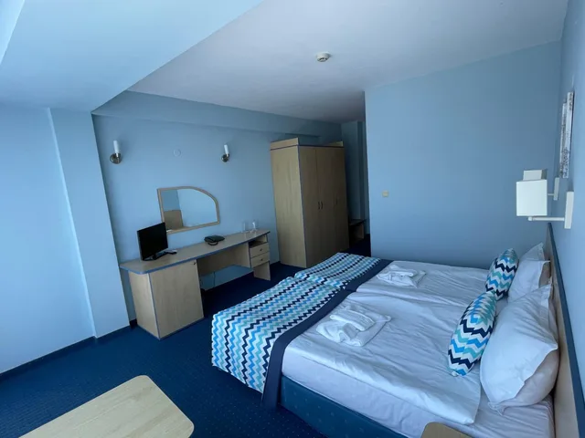 غرفة قياسية بسرير مزدوج أو سريرين منفصلين مع سرير إضافي، BSA Holiday park Hotel 6/10