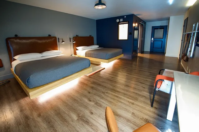 Room, 2 Queen Beds, Side Pool View, Patio، Moxy Phoenix Tempe Asu Area 4/7