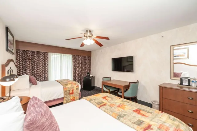 غرفة رباعية لذوي الإعاقة، Bellissimo Hotel, Trademark by Wyndham Near Foxwoods Casino 1/2