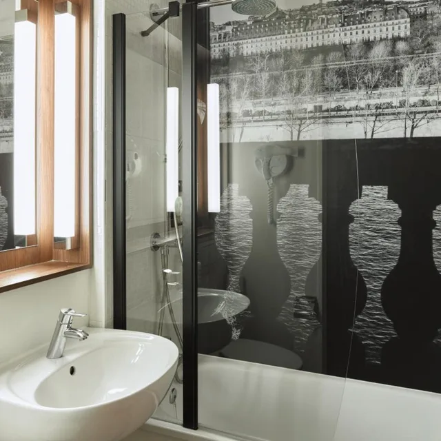 غرفة قياسية بسرير بطابقين وسرير كوين مع أريكة، Hotel Campanile Marne La Vallee Bussy Saint Georges 7/8