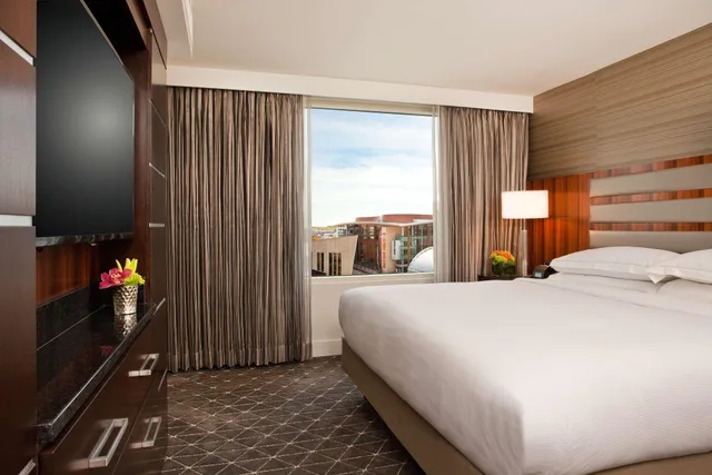 جناح لذوي الإعاقة، HILTON NASHVILLE-DOWNTOWN 1/2