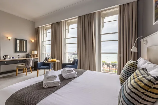 غرفة سوبيريور بسرير مزدوج بإطلالة على البحر، Burlington Hotel 2/4
