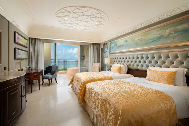 غرفة قياسية بسريرين مزدوجين بإطلالة على البحر، Crowne Plaza Resort Sanya Bay 1/3