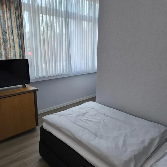 Room, Single, Hotel Meyer 3/7