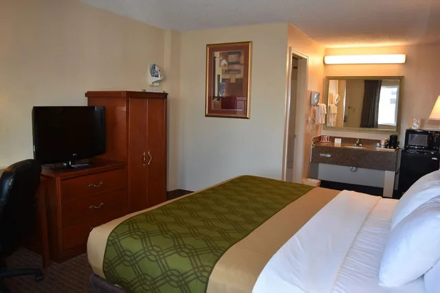غرفة قياسية بسرير كينج، Econo Lodge Louisville Downtown 6/7