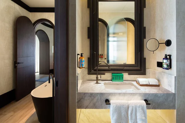 جناح متصل عائلي، Hotel Montera Madrid, Curio Collection by Hilton 2/10