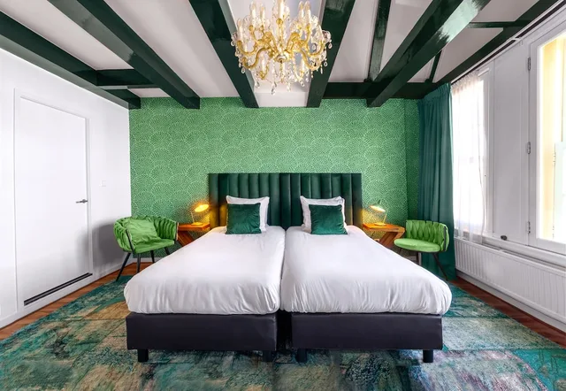 غرفة عائلية بخمسة أسرّة بإطلالة على القناة، Hotel Des Arts 1/5