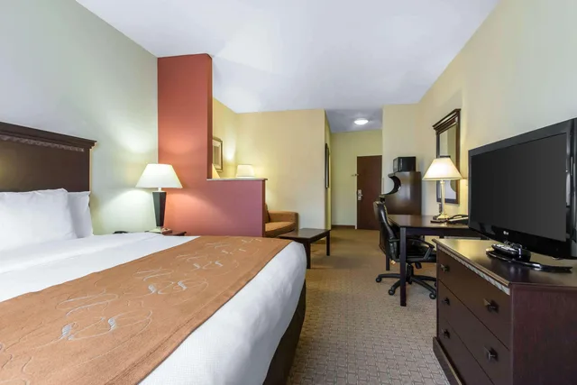 جناح بسرير كينج، Comfort Suites CS-SU Cullman I-65 Exit 310 1/4