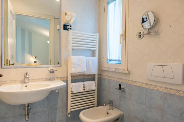 غرفة مفردة، Hotel London 8/10