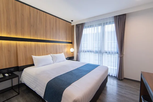 Room, King Bed, Pool View, Gate43 airport hotel Bangkok (SHA Plus+) 1/8